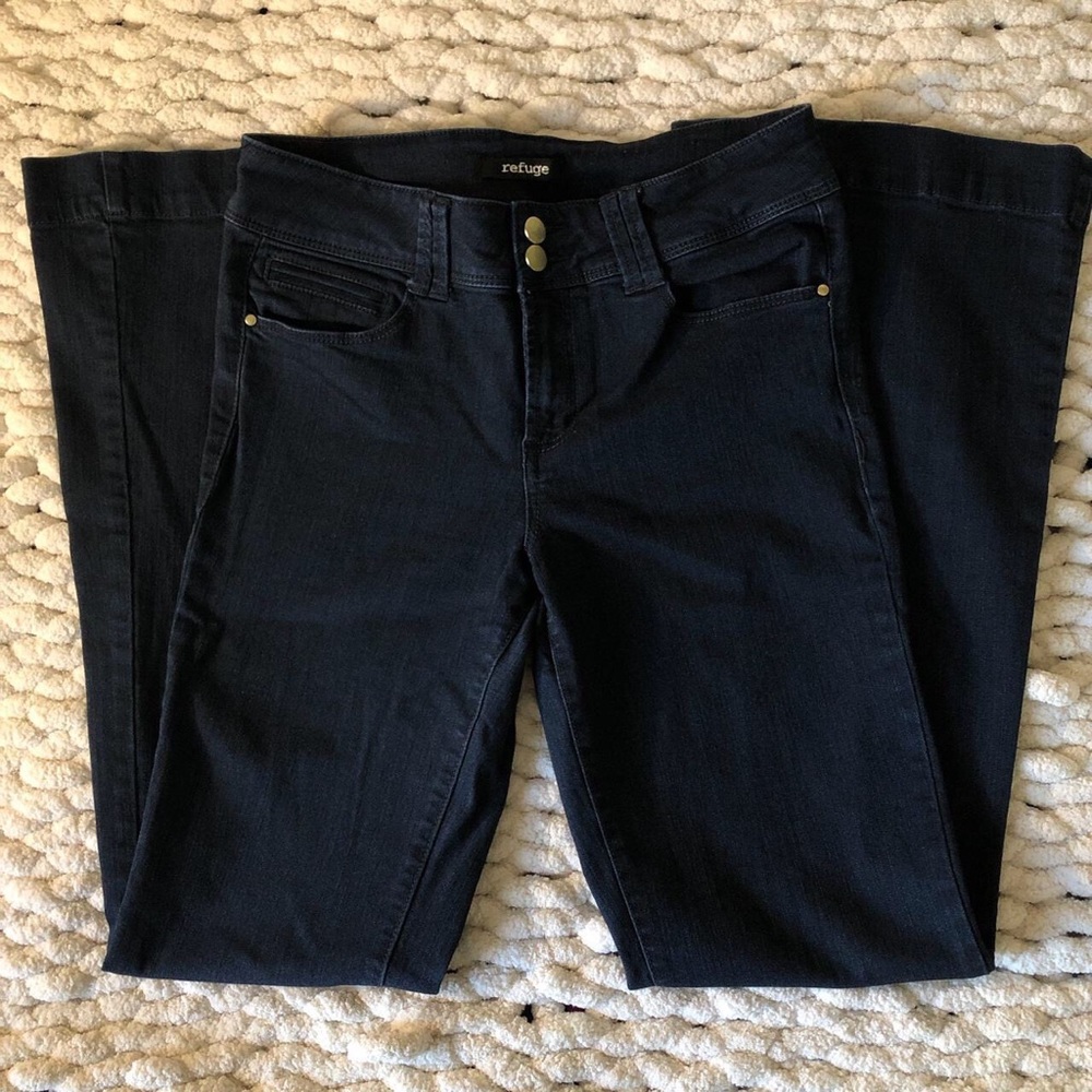 dark blue jeans